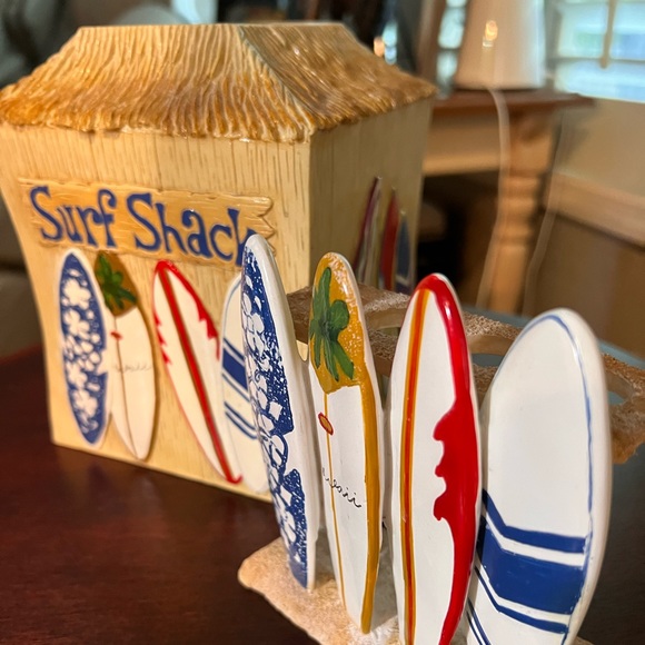 Dean Miller Bathroom, decor, beach scene, tissue and toothbrush set. - Picture 5 of 5